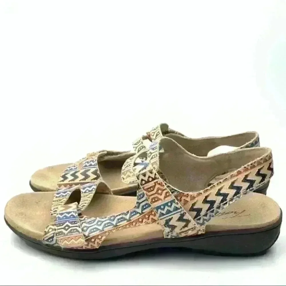 Trotters Sandals size 7 multicolored southwestern